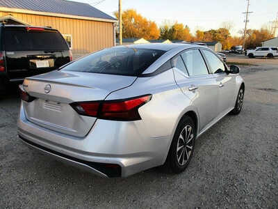 2023 Nissan Altima, $15495. Photo 4