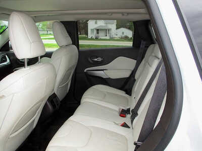 2018 Jeep Cherokee, $12995. Photo 7