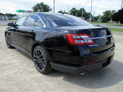 2019 Ford Taurus, $12494. Photo 3