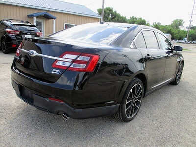 2019 Ford Taurus, $12494. Photo 4