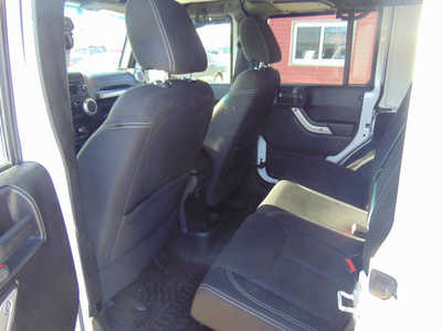 2016 Jeep Wrangler Unlimited, $21995. Photo 9