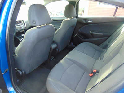 2019 Chevrolet Cruze, $11995. Photo 9