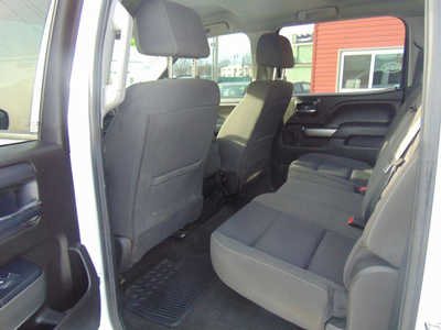 2018 Chevrolet 2500 Crew Cab, $29995. Photo 9