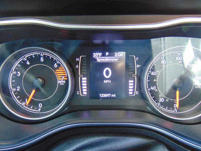 2019 Jeep Cherokee, $11995. Photo 12
