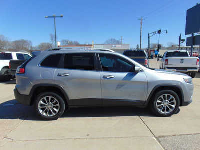 2019 Jeep Cherokee, $11995. Photo 4
