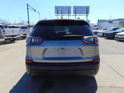 2019 Jeep Cherokee, $11995. Photo 6