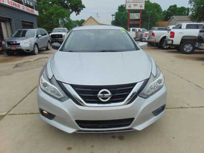 2018 Nissan Altima, $9995. Photo 2