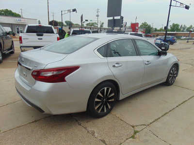 2018 Nissan Altima, $9995. Photo 5