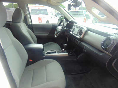 2017 Toyota Tacoma, $19995. Photo 10