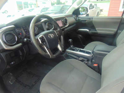 2017 Toyota Tacoma, $19995. Photo 11