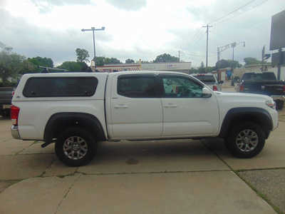 2017 Toyota Tacoma, $19995. Photo 4