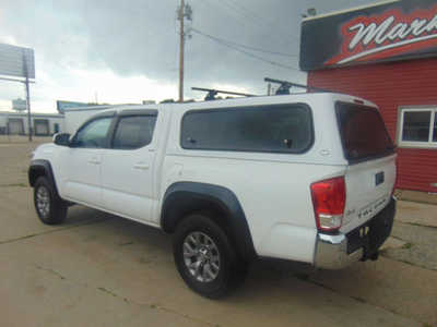2017 Toyota Tacoma, $19995. Photo 7
