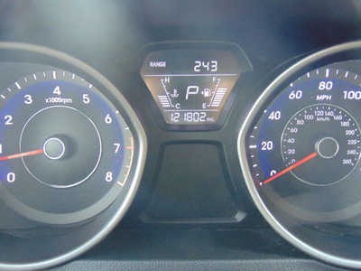 2015 Hyundai Elantra, $7995. Photo 12