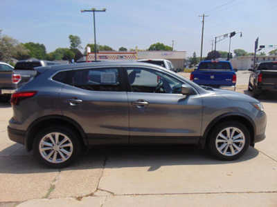 2018 Nissan Rogue, $11995. Photo 4