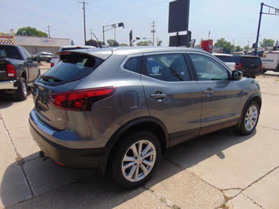 2018 Nissan Rogue, $11995. Photo 5