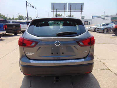 2018 Nissan Rogue, $11995. Photo 6