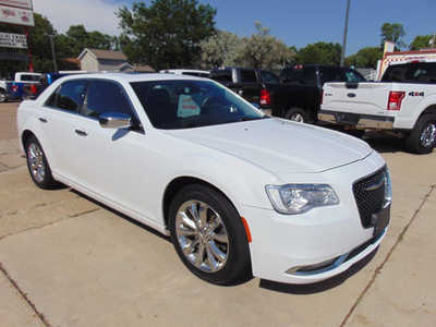 2016 Chrysler 300, $12995. Photo 3