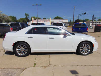 2016 Chrysler 300, $12995. Photo 4