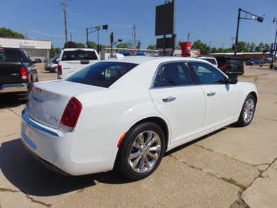 2016 Chrysler 300, $12995. Photo 5