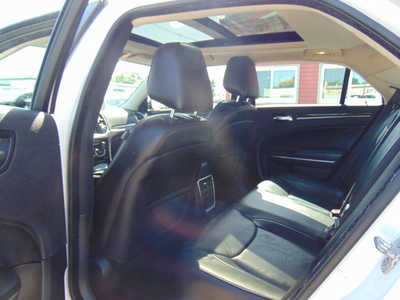 2016 Chrysler 300, $12995. Photo 9