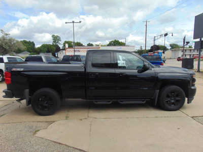 2017 Chevrolet 1500 Ext Cab, $21995. Photo 4