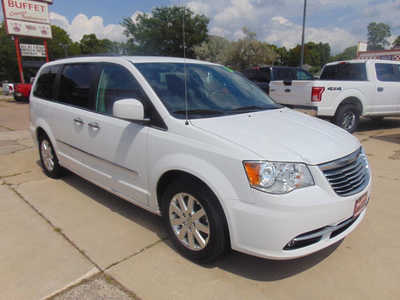 2016 Chrysler Town & Country, $10995. Photo 3