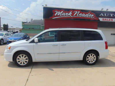 2016 Chrysler Town & Country, $10995. Photo 8