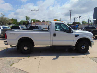 2009 Ford F250 Reg Cab, $11995. Photo 4