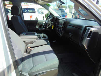 2017 Chevrolet 1500 Crew Cab, $17995. Photo 9