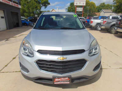 2017 Chevrolet Equinox, $9995. Photo 2