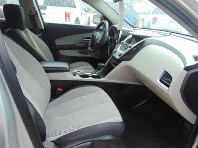 2017 Chevrolet Equinox, $8995. Photo 11