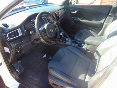 2017 Kia Niro Hybrid, $8995. Photo 11