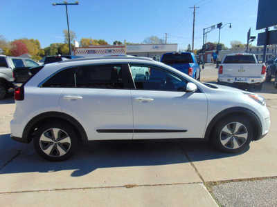 2017 Kia Niro Hybrid, $8995. Photo 4