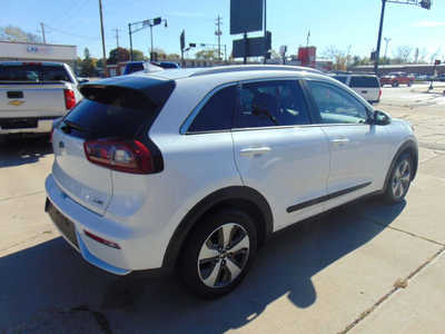 2017 Kia Niro Hybrid, $8995. Photo 5
