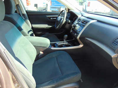 2015 Nissan Altima, $9995. Photo 10