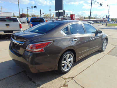 2015 Nissan Altima, $9995. Photo 5