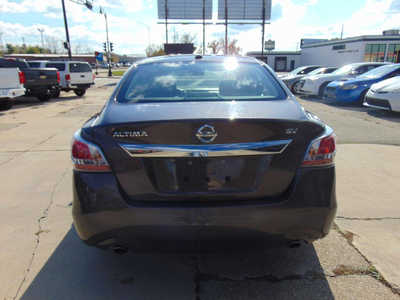 2015 Nissan Altima, $9995. Photo 6