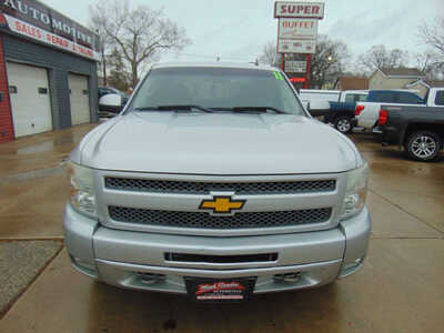 2011 Chevrolet 1500 Crew Cab, $7995. Photo 2