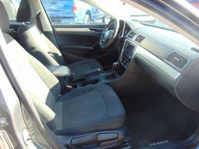 2016 Volkswagen Passat, $8995. Photo 10