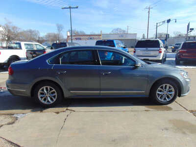 2016 Volkswagen Passat, $8995. Photo 4
