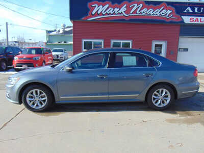 2016 Volkswagen Passat, $8995. Photo 8