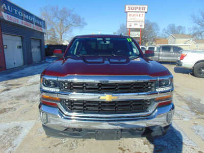2017 Chevrolet 1500 Crew Cab, $15995. Photo 2