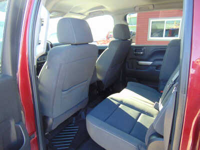 2017 Chevrolet 1500 Crew Cab, $15995. Photo 9