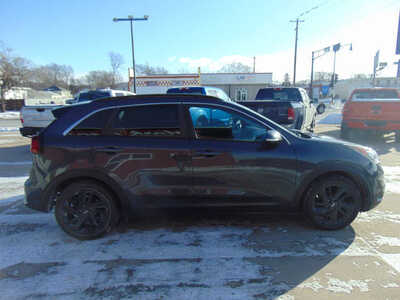 2018 Kia Niro Hybrid, $11995. Photo 4