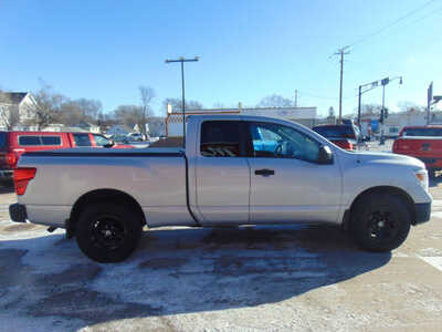 2018 Nissan Titan, $13995. Photo 4