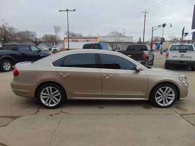 2016 Volkswagen Passat, $8995. Photo 4