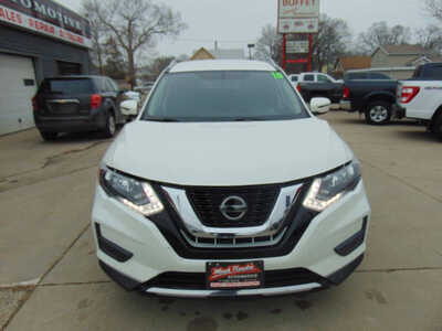 2018 Nissan Rogue, $13995. Photo 2