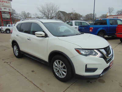 2018 Nissan Rogue, $13995. Photo 3