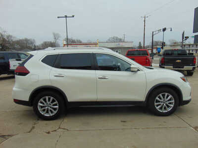 2018 Nissan Rogue, $13995. Photo 4