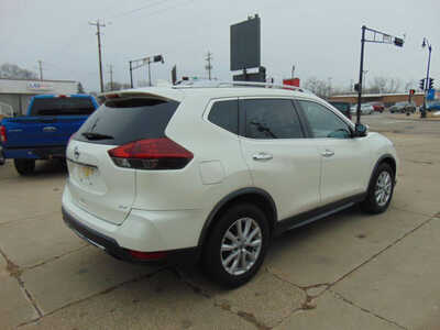 2018 Nissan Rogue, $13995. Photo 5